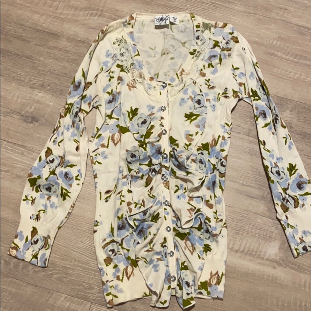 Feminine cardigan in excellent condition